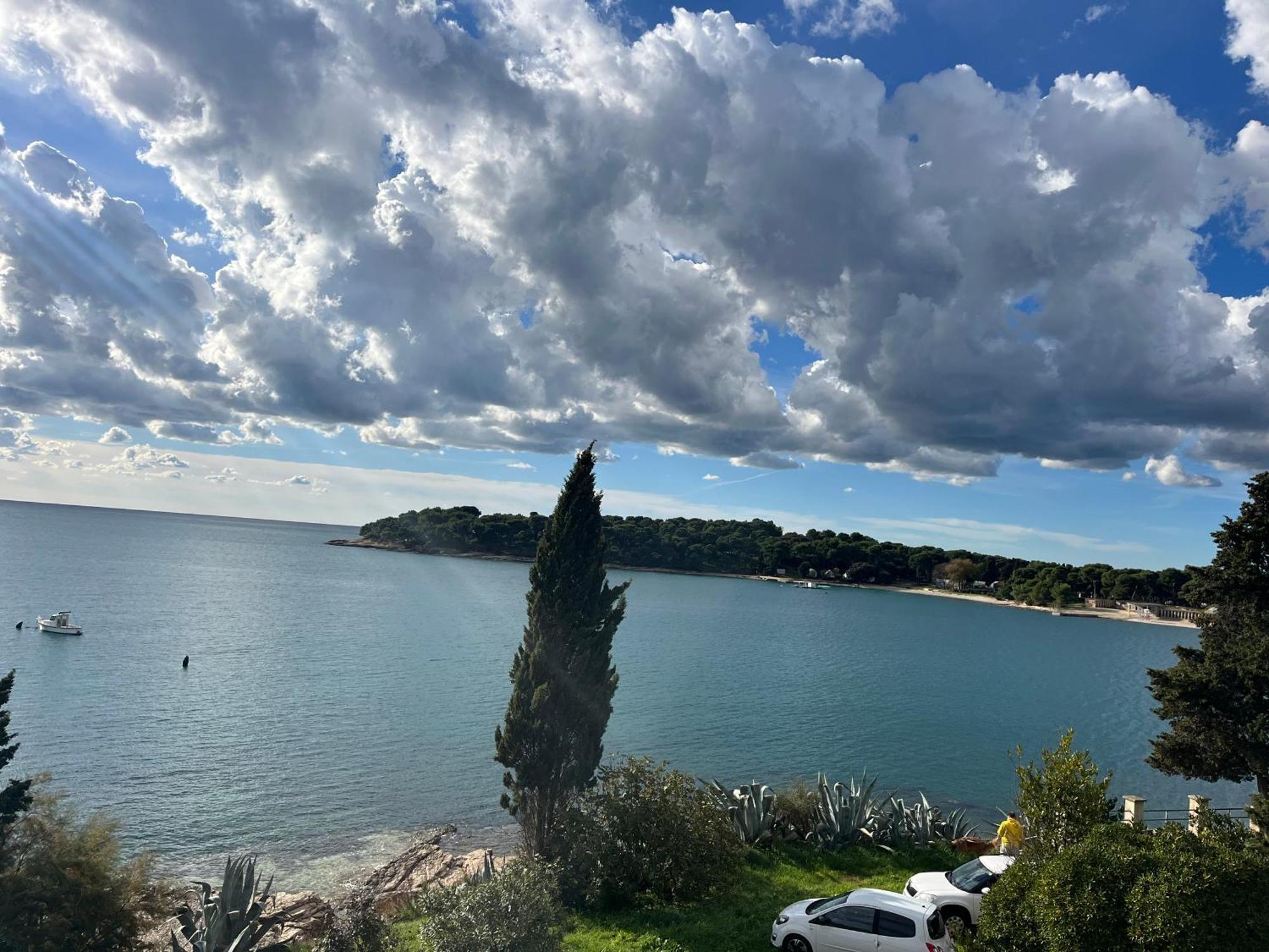 Apartment With A Sea View Pula Exterior photo